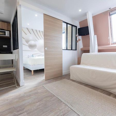 Amazing Apartment Under The Roof In Paris 8Th Exterior photo